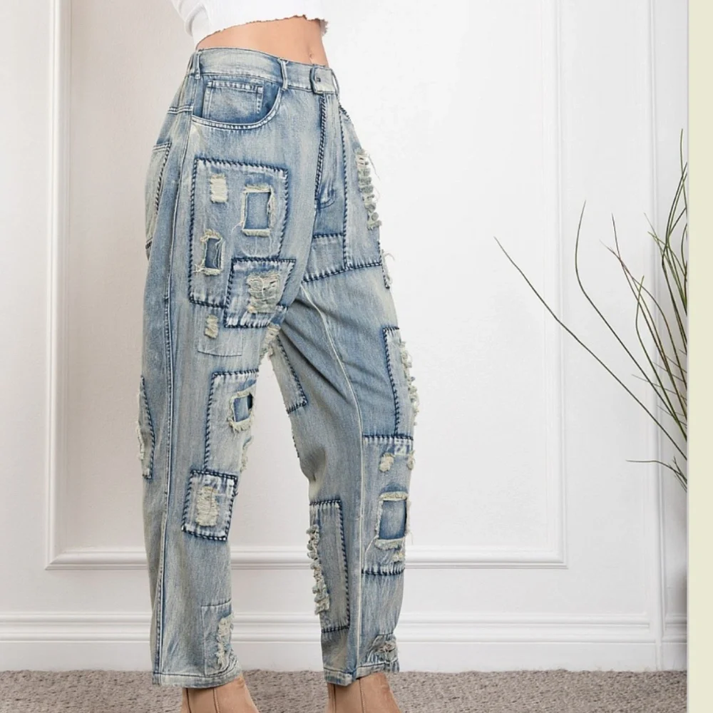 Distressed Patchwork Cropped Jeans - Picture 3 of 7